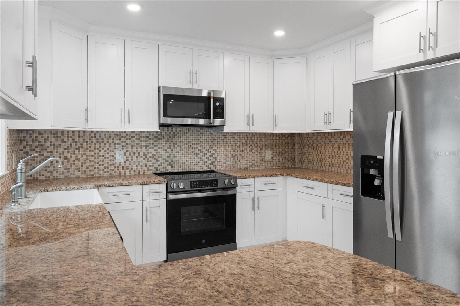 Listing photo id 15 for 1331 Viewtop Drive