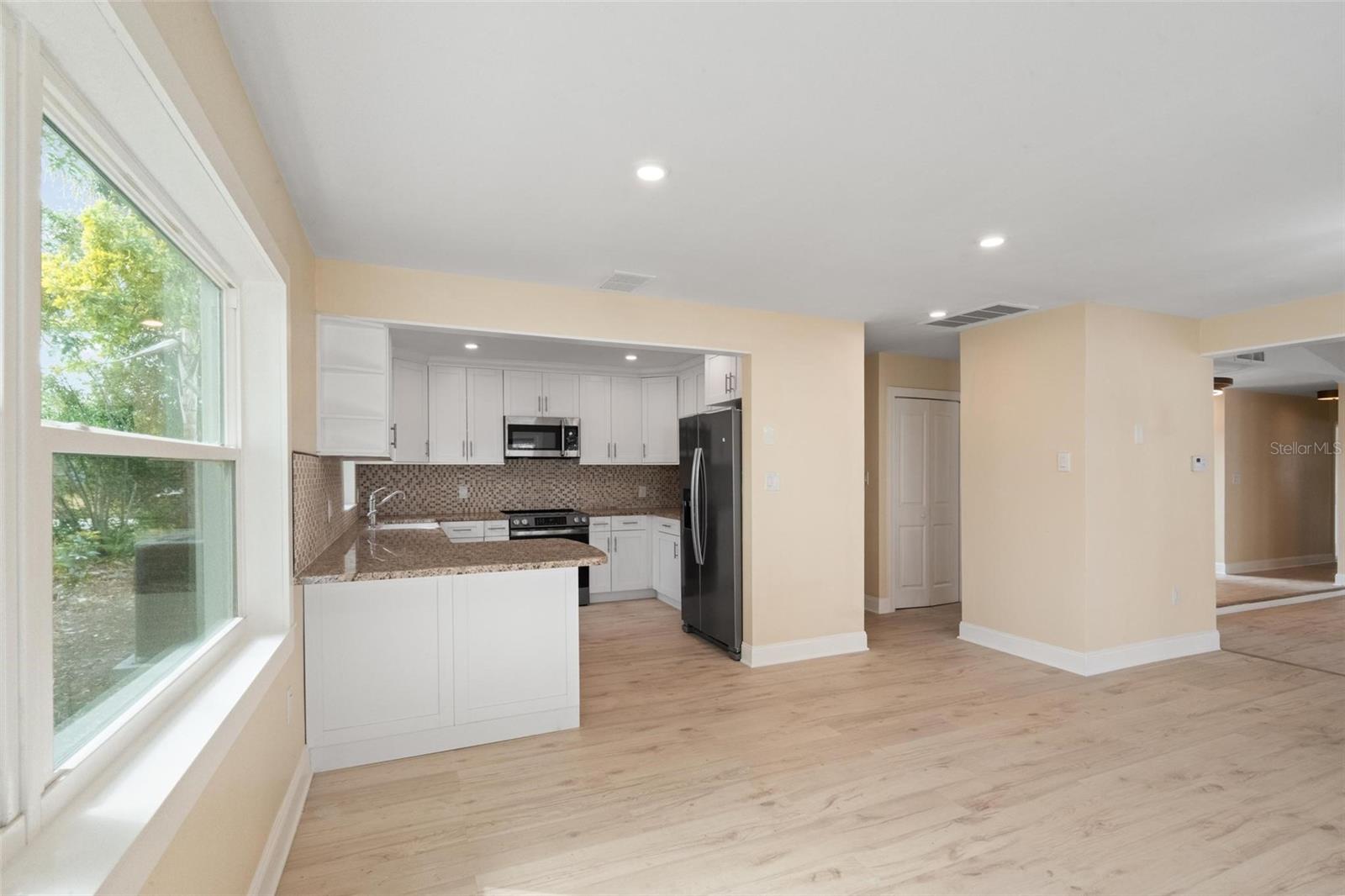 Listing photo id 16 for 1331 Viewtop Drive