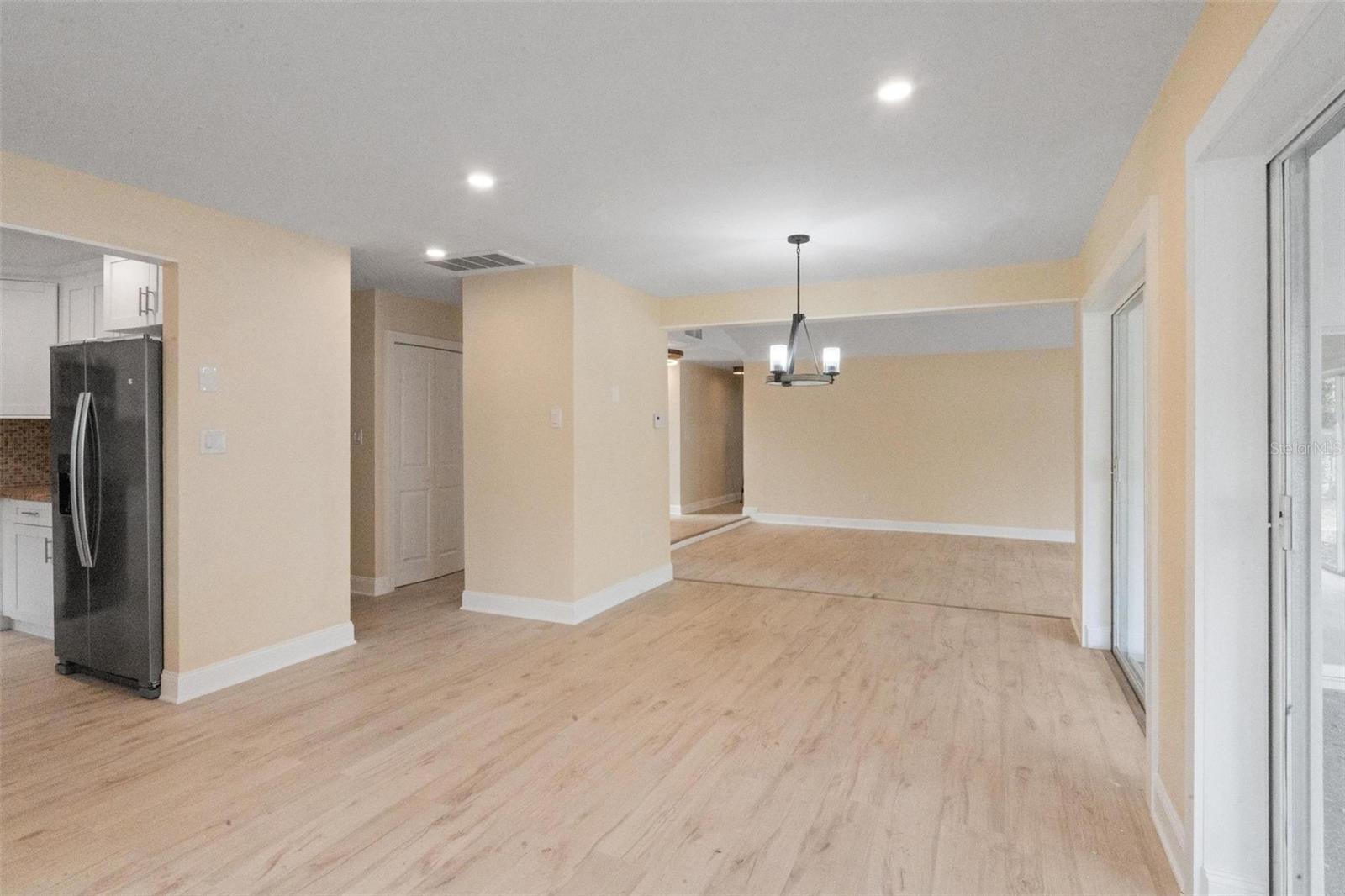 Listing photo id 18 for 1331 Viewtop Drive