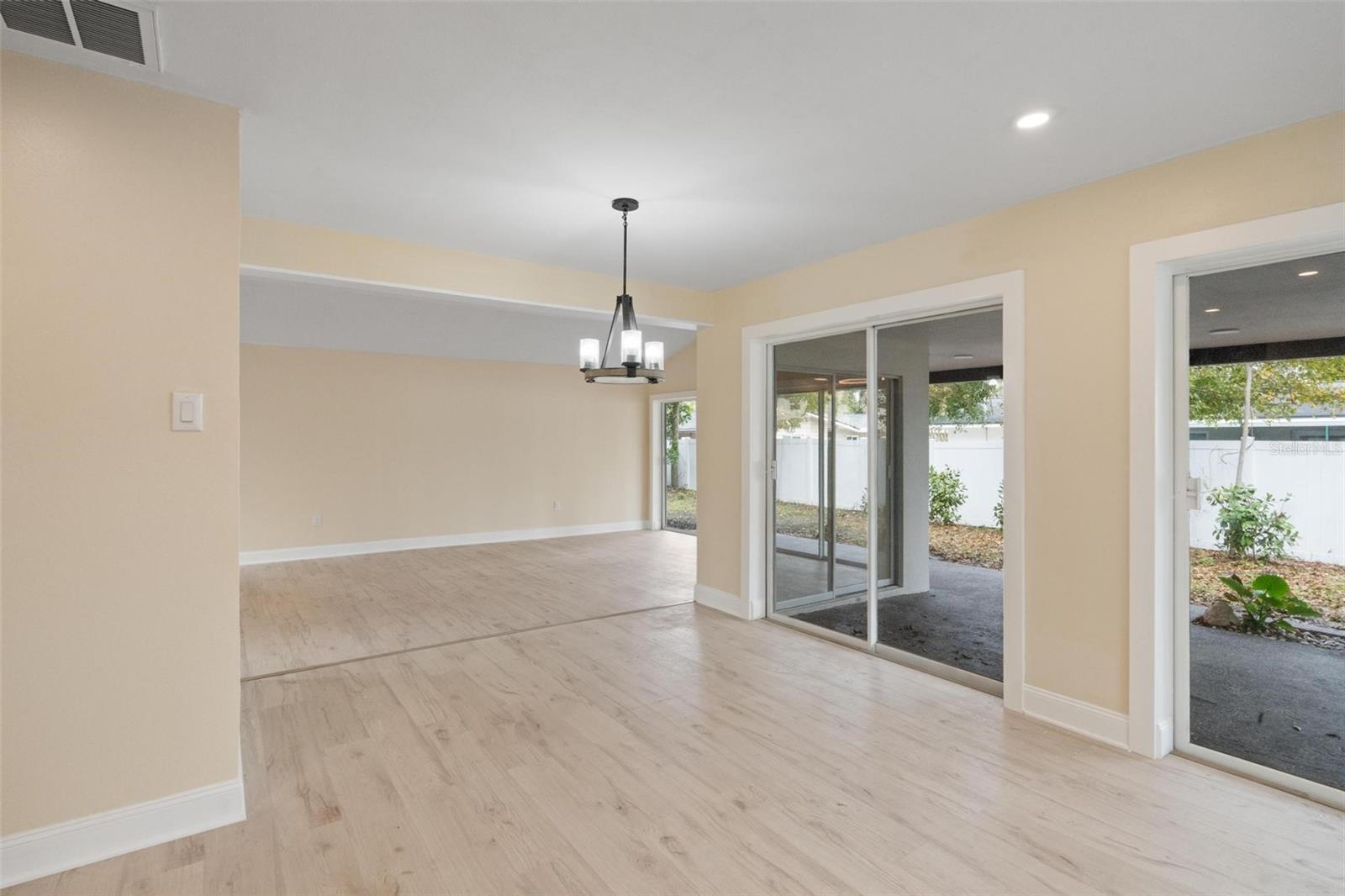 Listing photo id 19 for 1331 Viewtop Drive