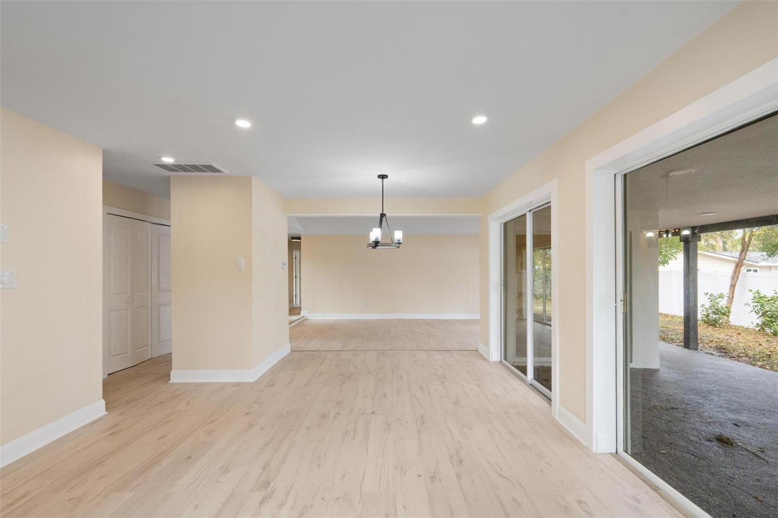 Listing photo id 20 for 1331 Viewtop Drive