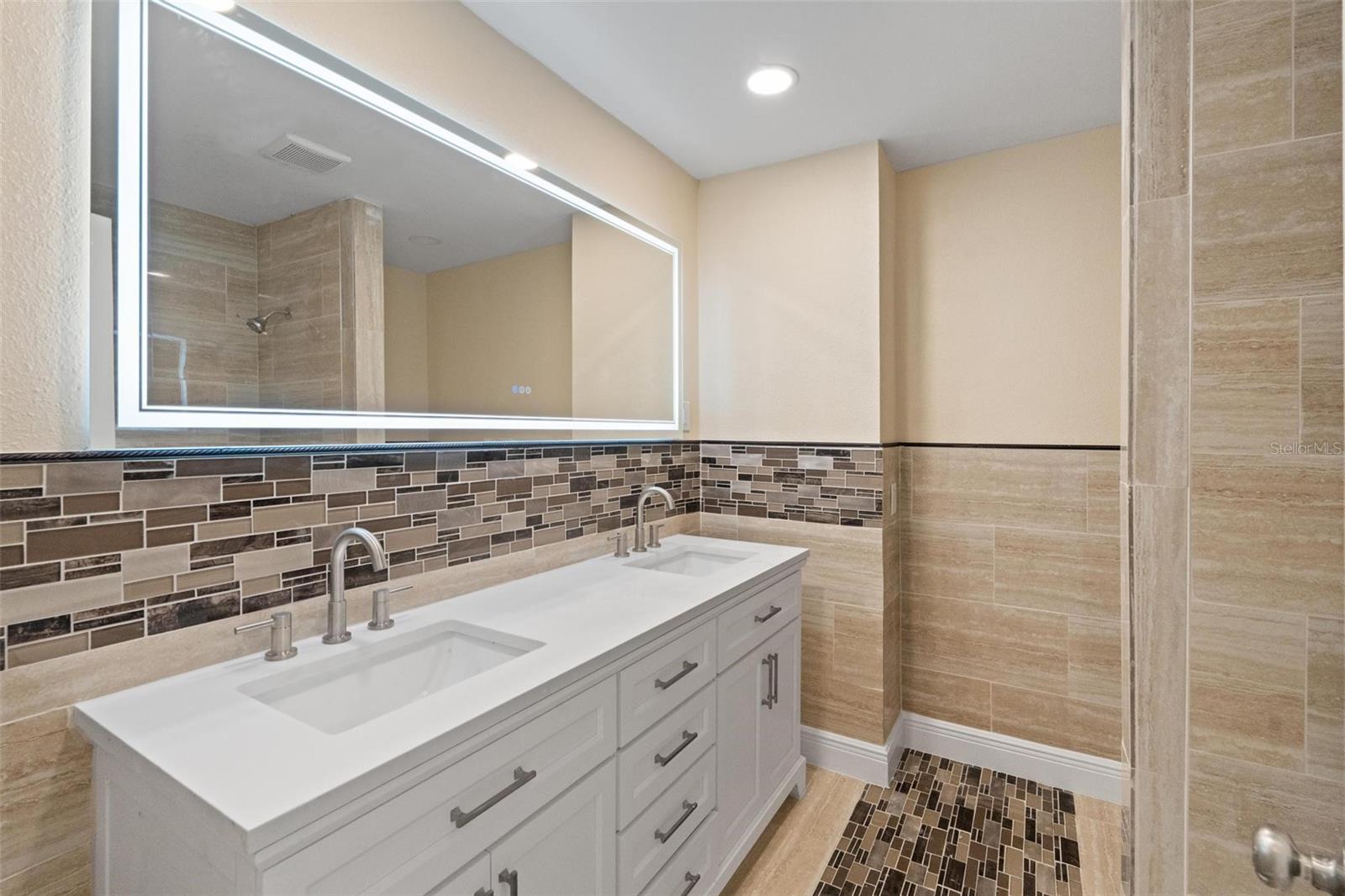 Listing photo id 26 for 1331 Viewtop Drive