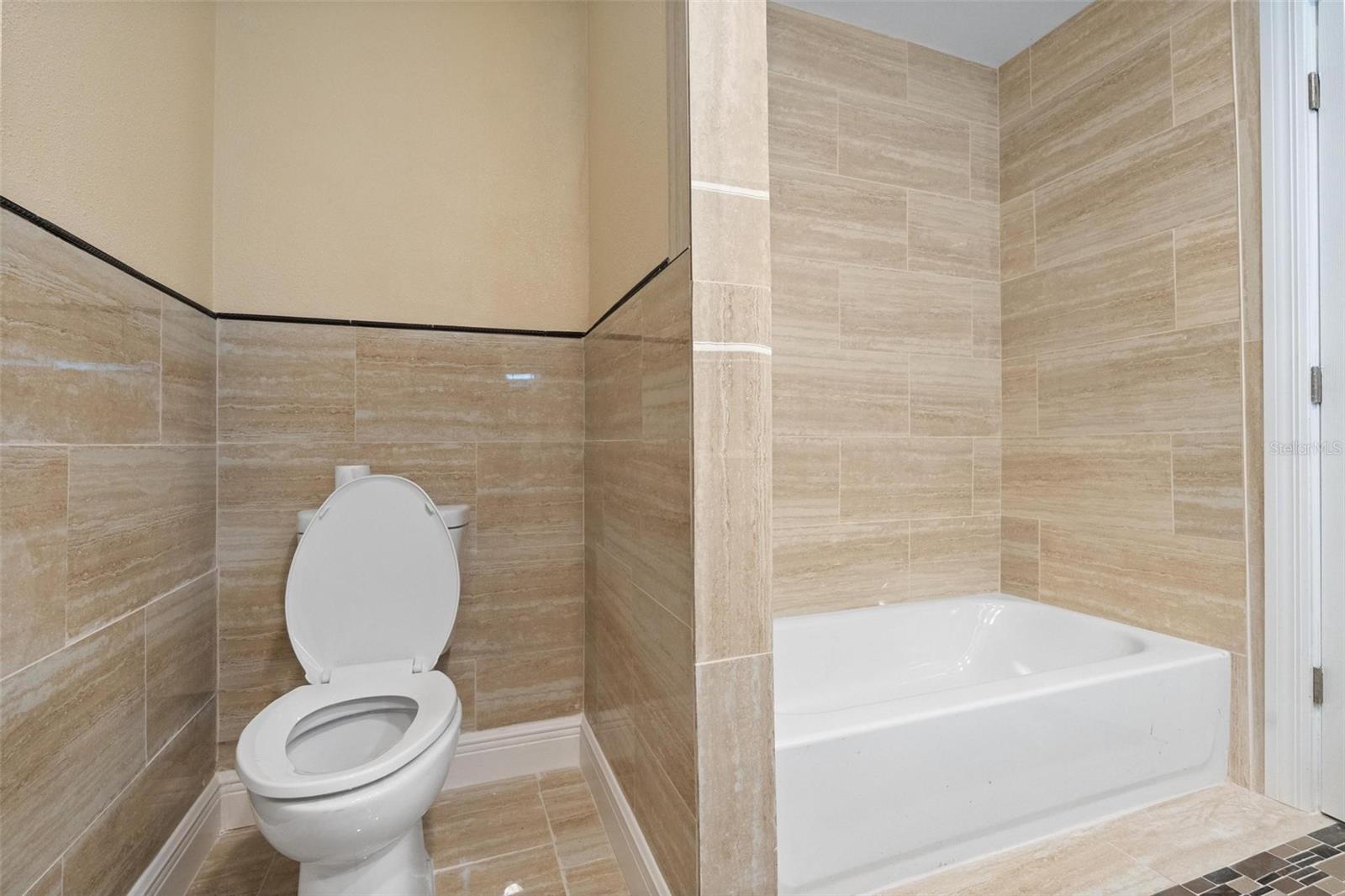 Listing photo id 28 for 1331 Viewtop Drive