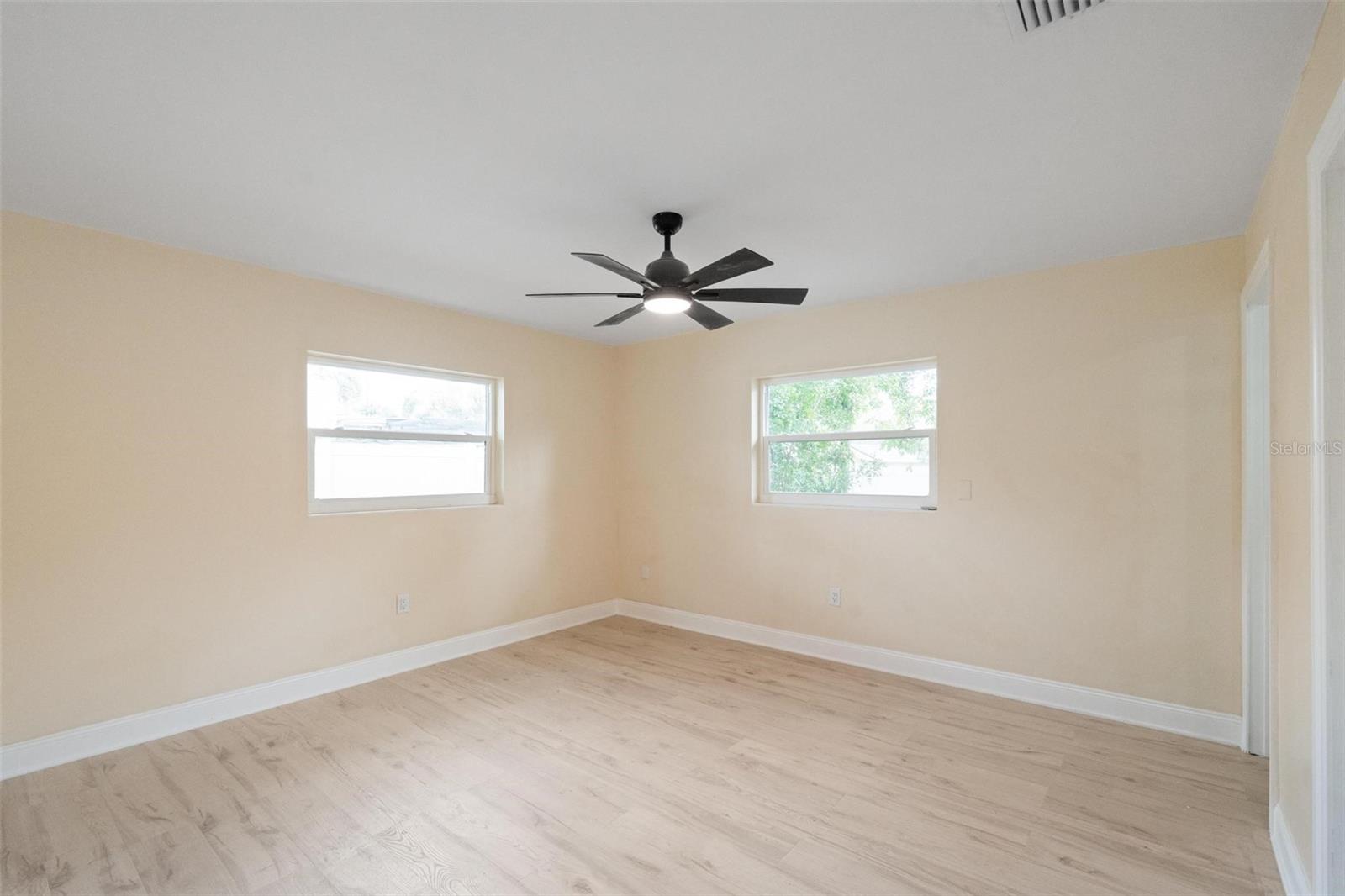 Listing photo id 31 for 1331 Viewtop Drive