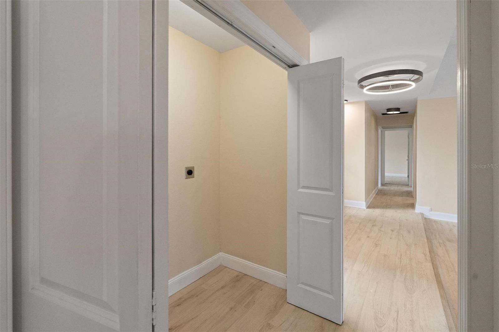 Listing photo id 37 for 1331 Viewtop Drive