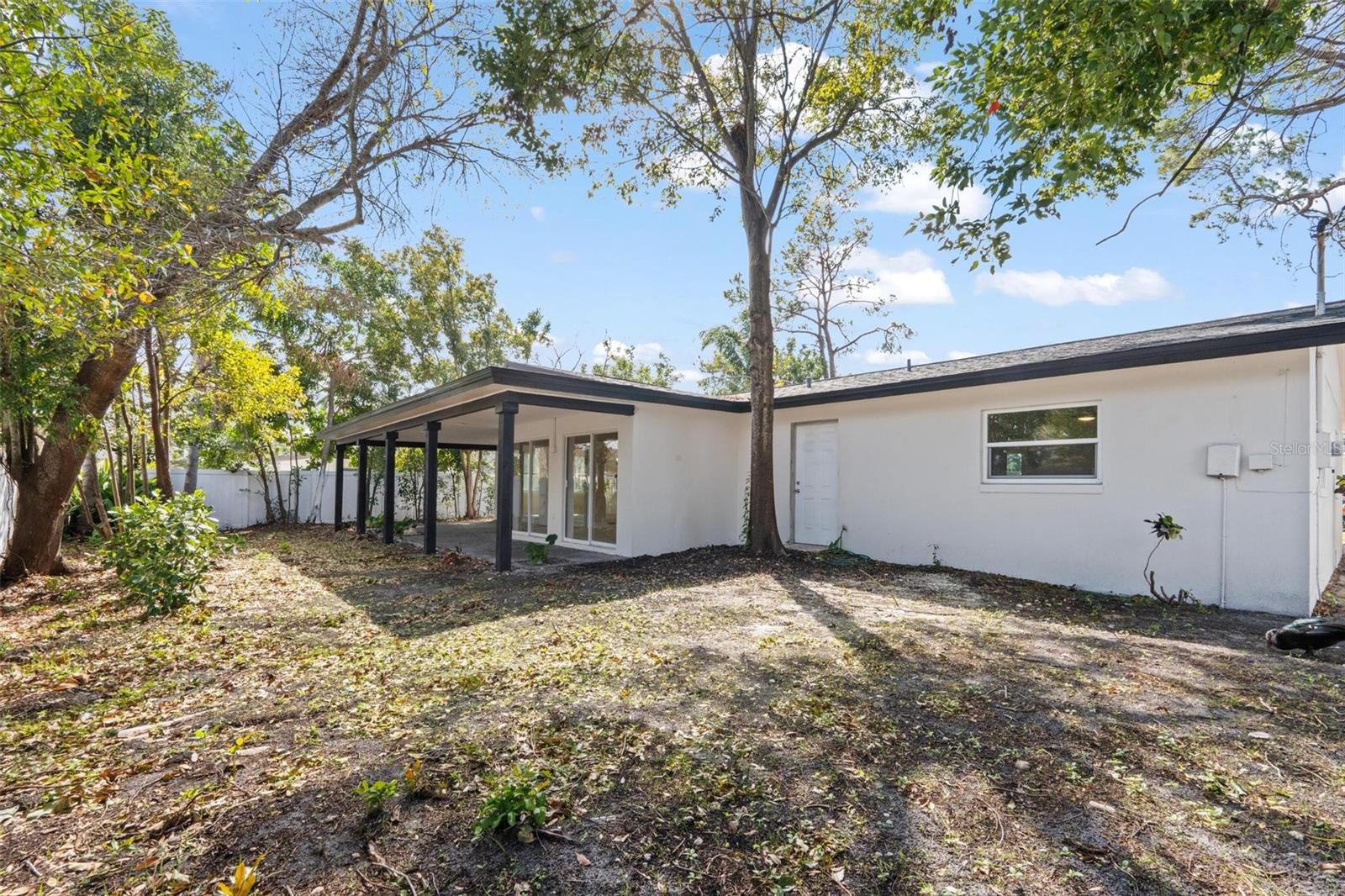 Listing photo id 41 for 1331 Viewtop Drive