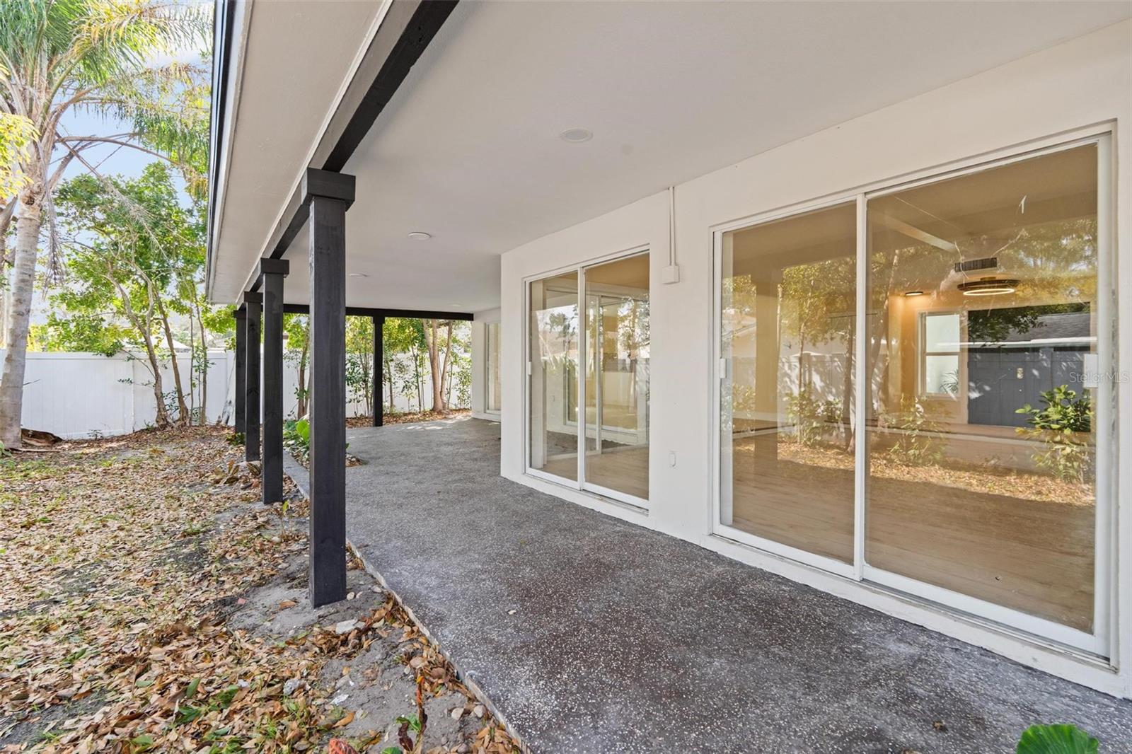 Listing photo id 42 for 1331 Viewtop Drive