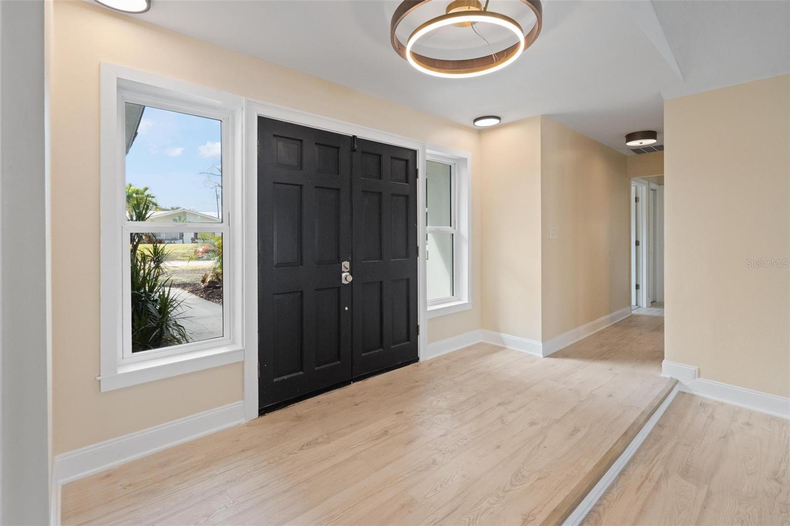 Listing photo id 3 for 1331 Viewtop Drive