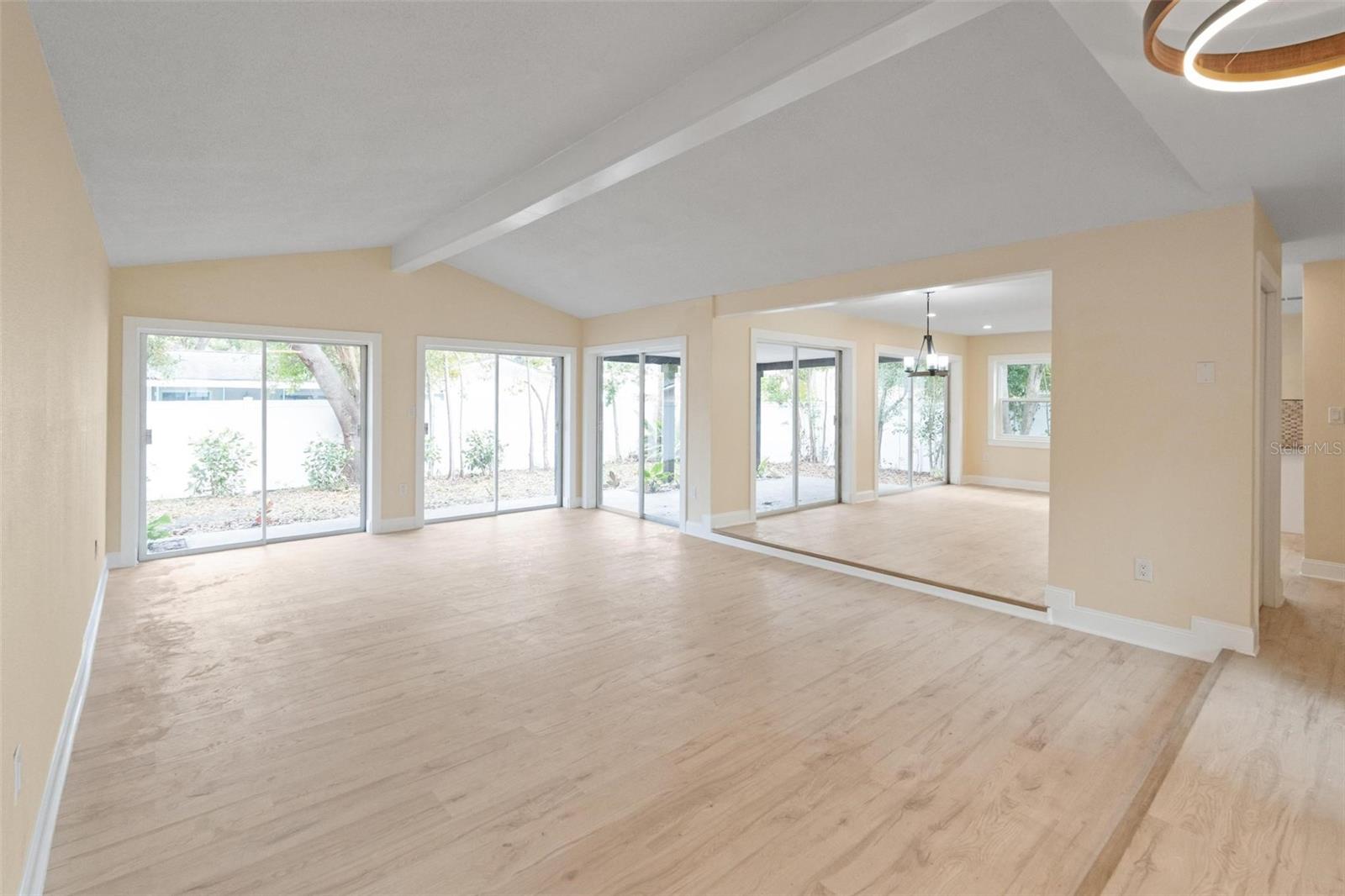 Listing photo id 6 for 1331 Viewtop Drive