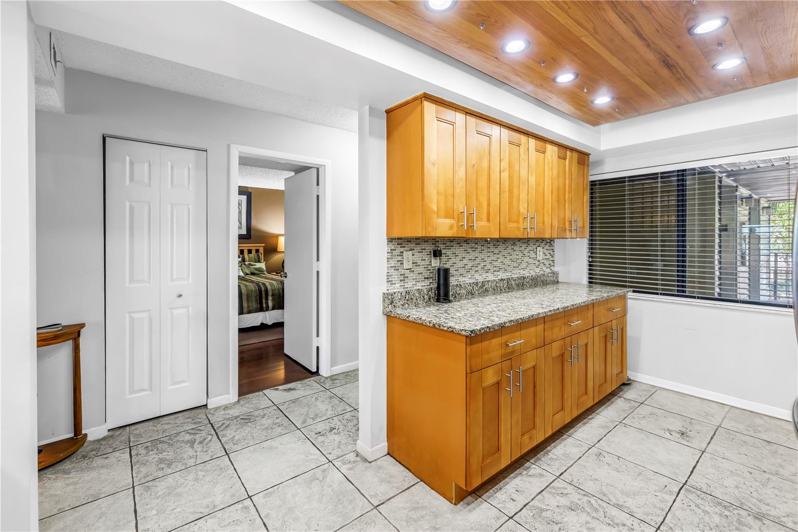 Image 14 of 55 For 650 Island Way 204