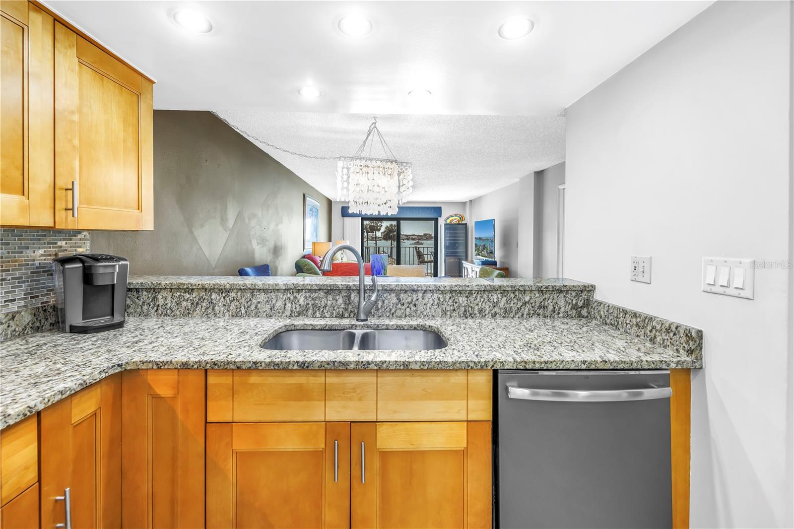 Image 18 of 55 For 650 Island Way 204