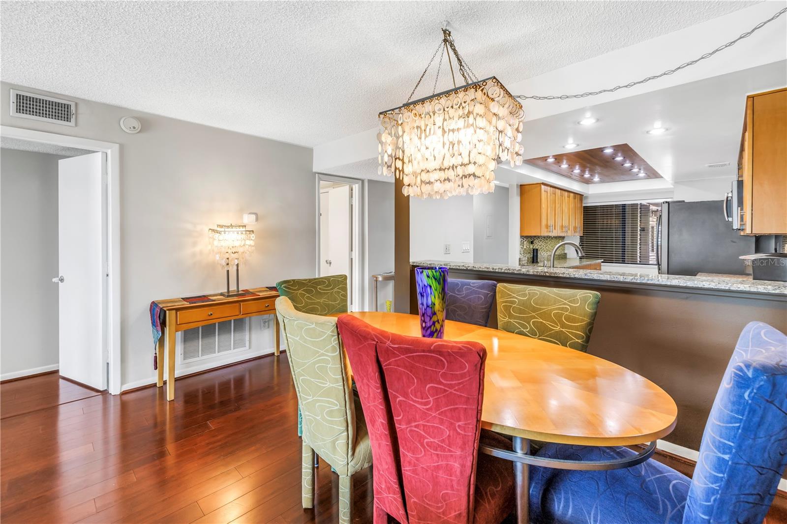 Image 19 of 55 For 650 Island Way 204