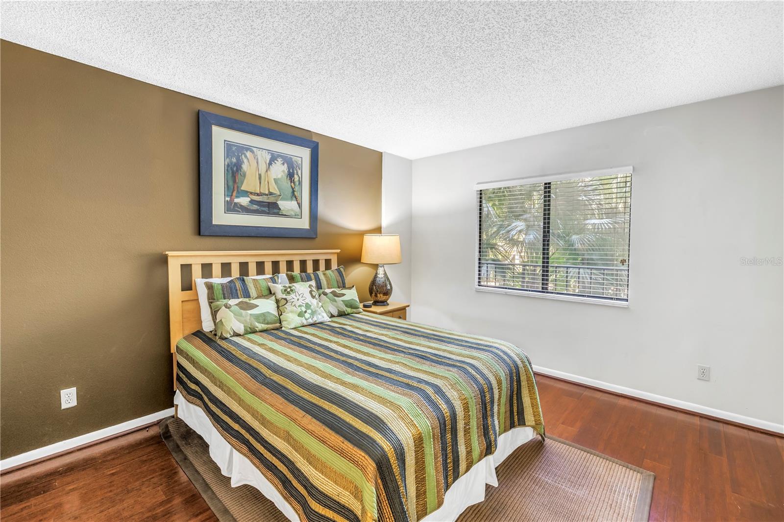 Image 20 of 55 For 650 Island Way 204