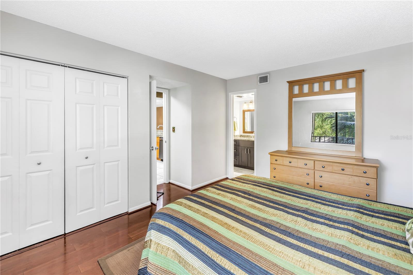 Image 21 of 55 For 650 Island Way 204