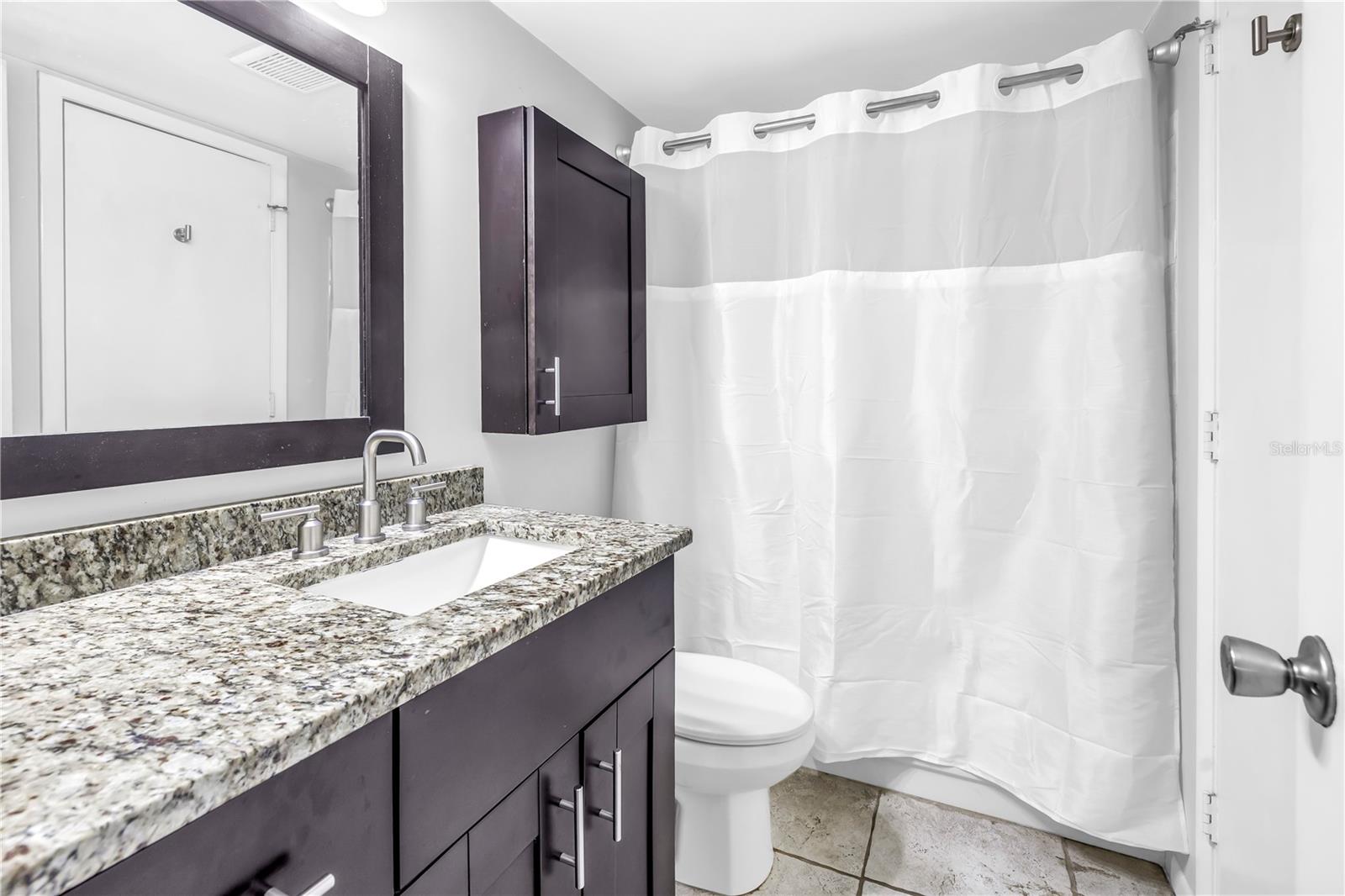 Image 23 of 55 For 650 Island Way 204