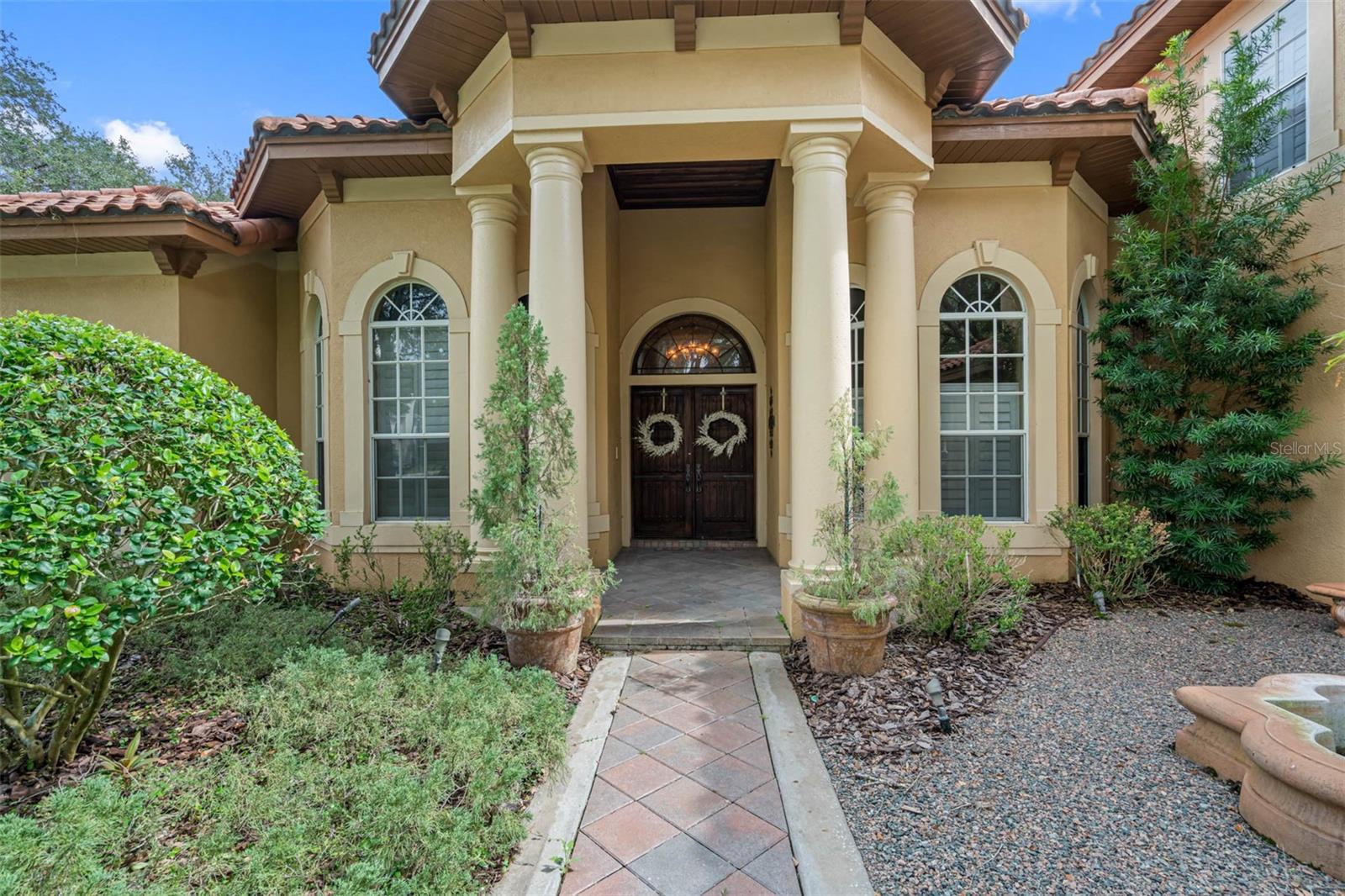 Image 11 of 52 For 531 Isleworth Close