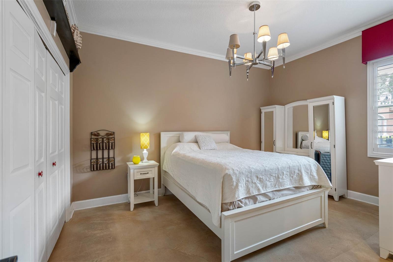 Image 30 of 52 For 531 Isleworth Close