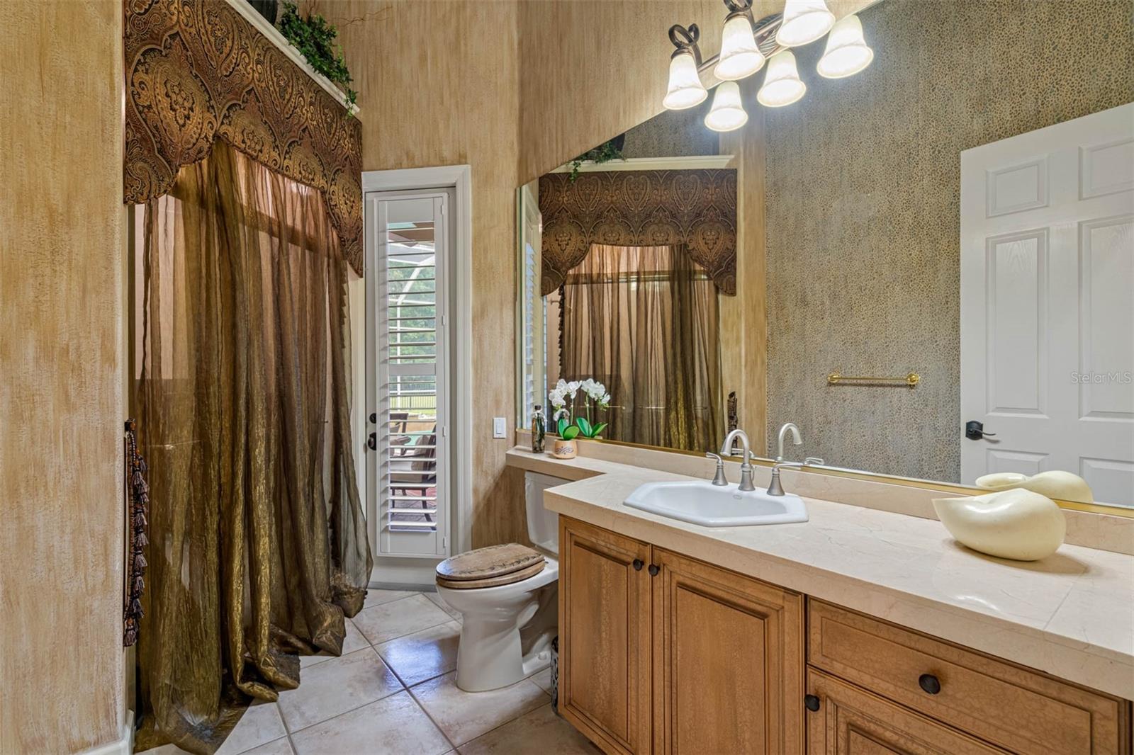 Image 32 of 52 For 531 Isleworth Close