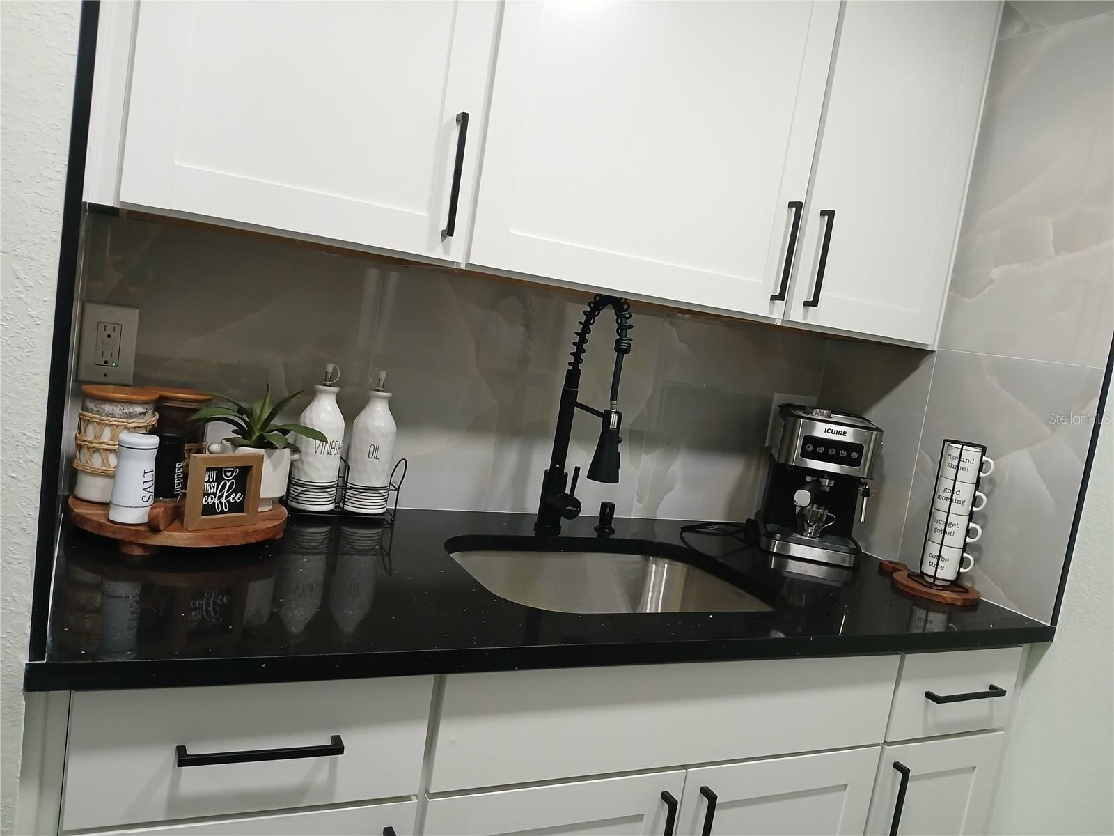 Image 10 of 22 For 4129 Dolphin Drive 1