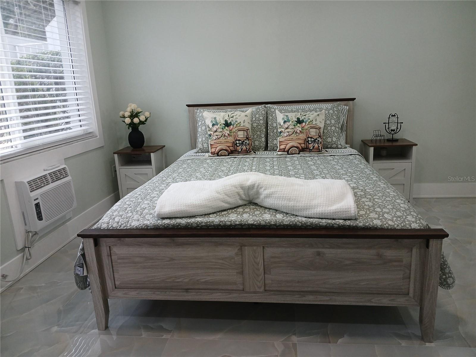 Image 15 of 22 For 4129 Dolphin Drive 1