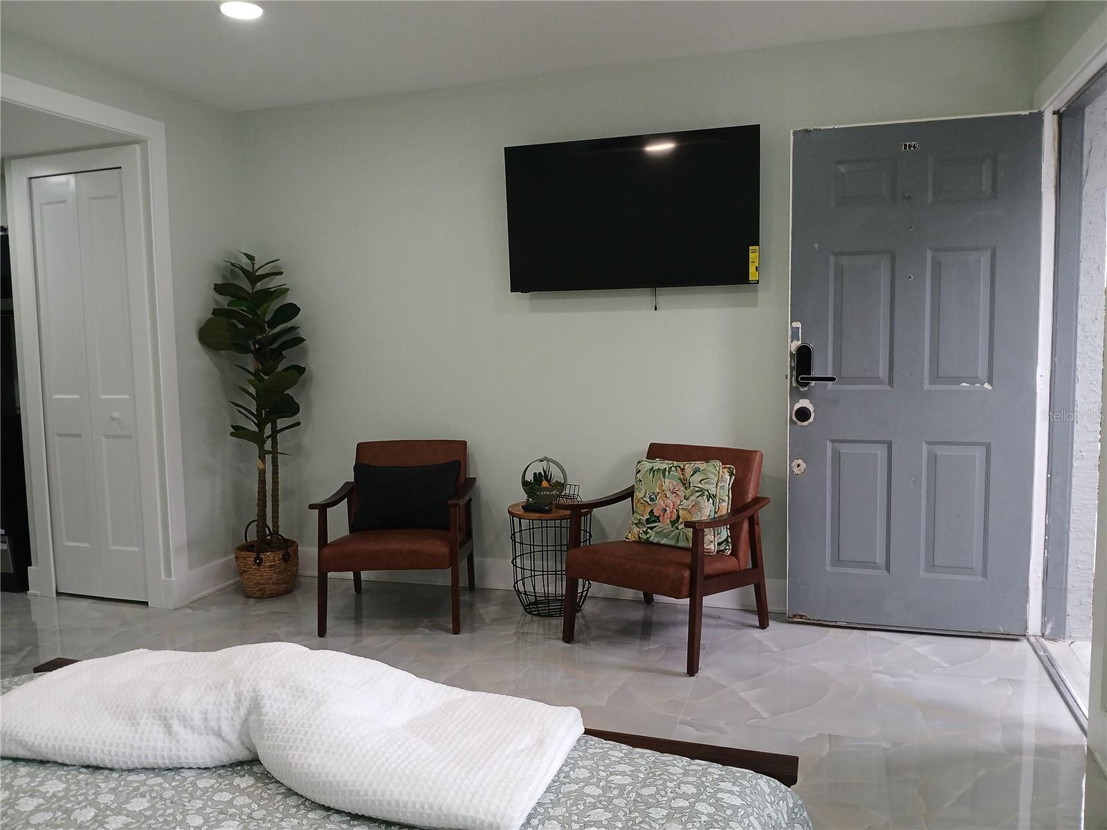 Image 5 of 22 For 4129 Dolphin Drive 1