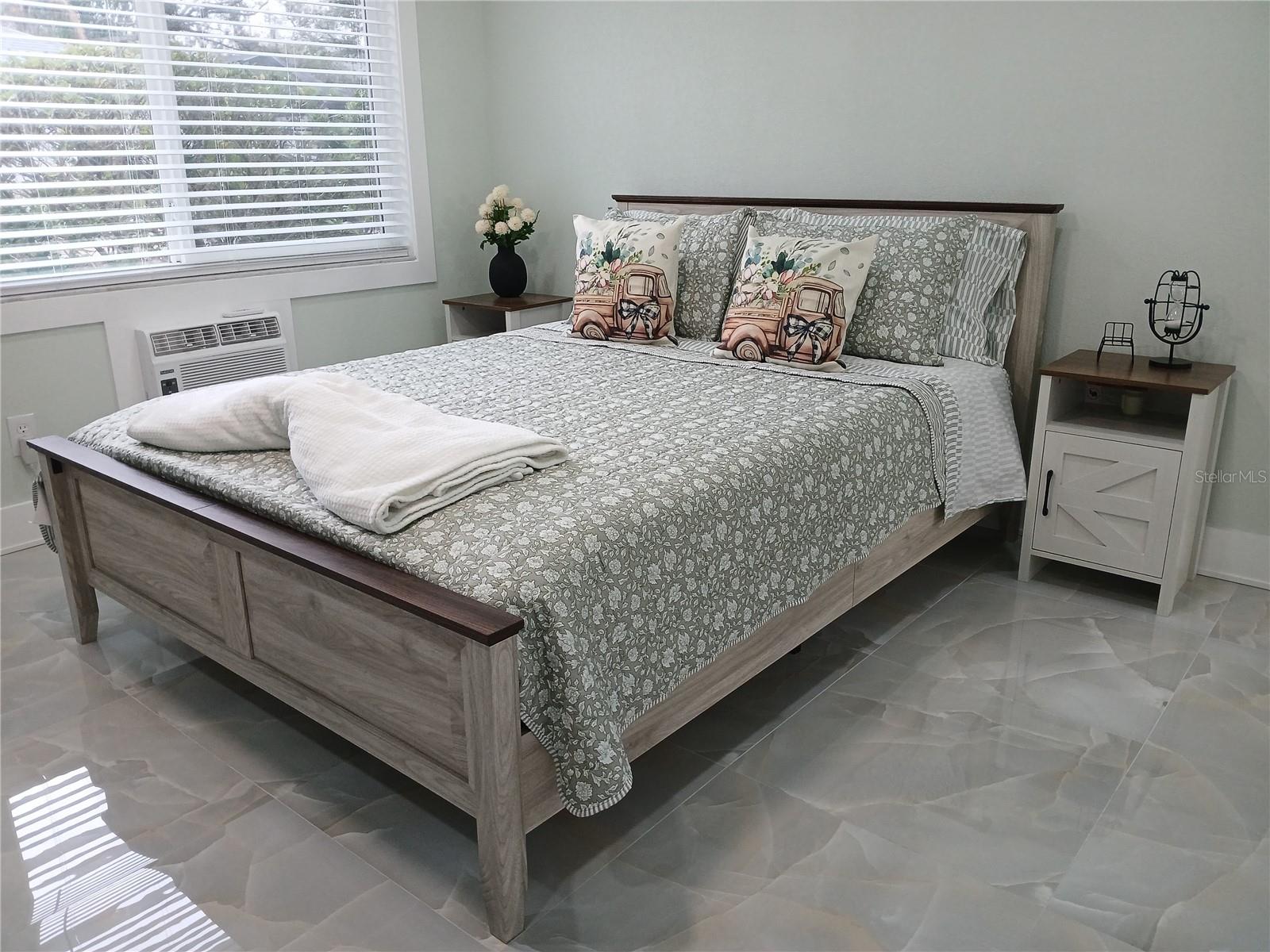 Image 6 of 22 For 4129 Dolphin Drive 1