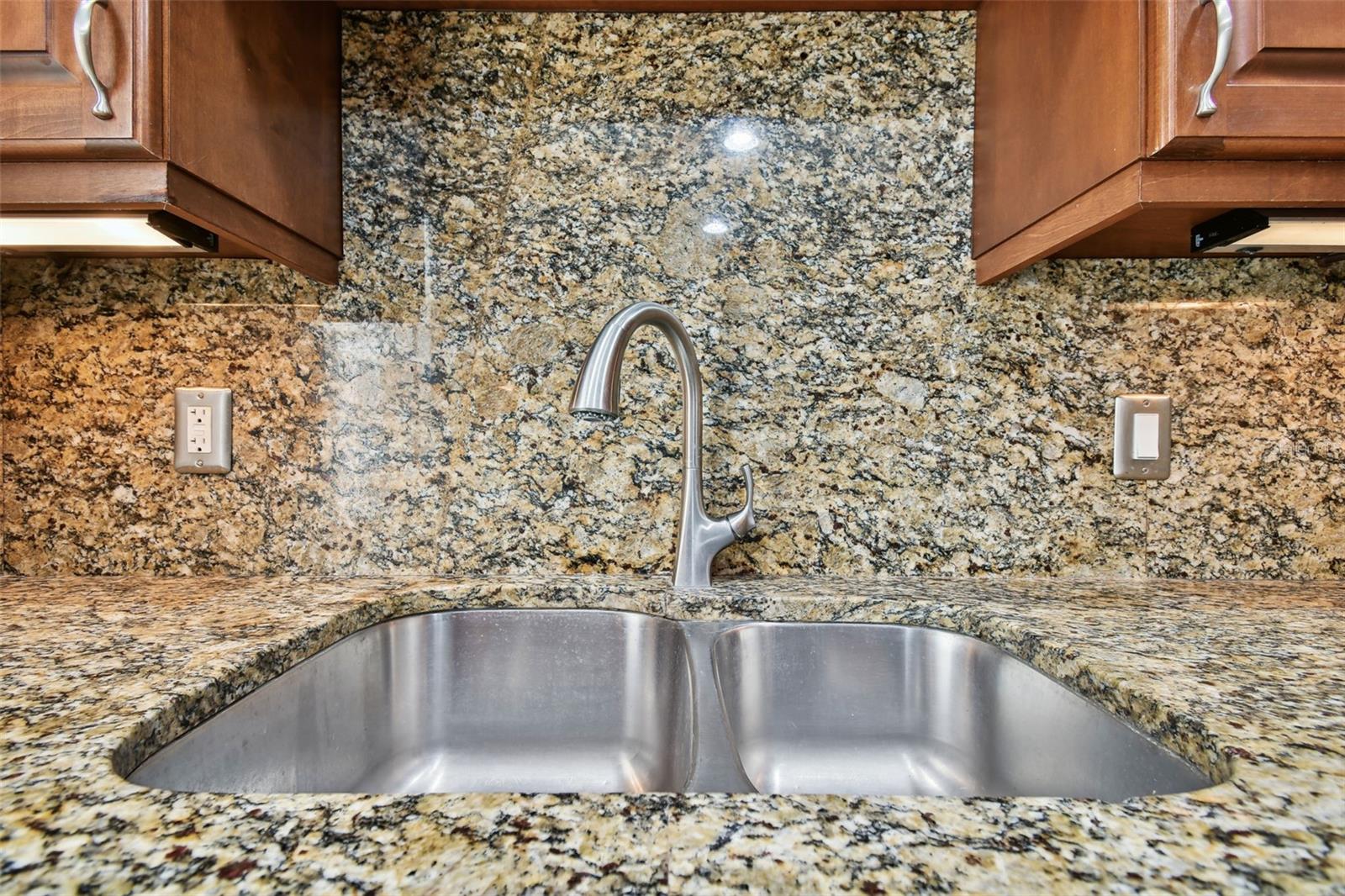 Image 7 of 16 For 4002 Mullen Avenue