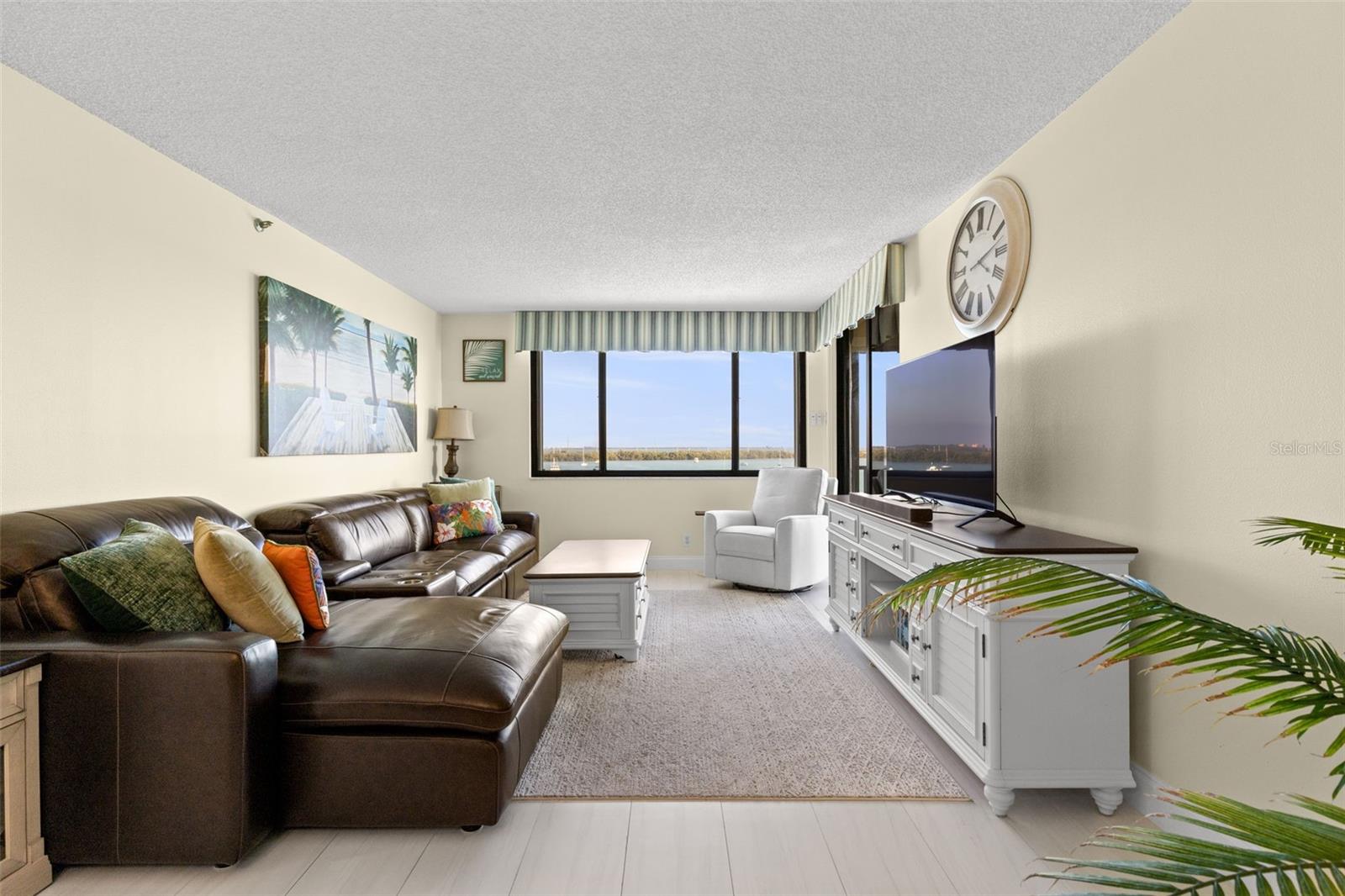 Image 13 of 52 For 6287 Bahia Del Mar Circle 407