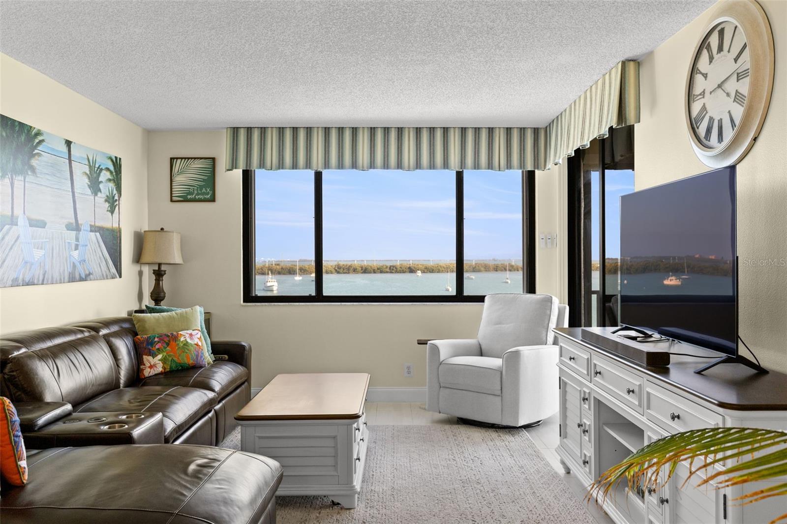 Image 14 of 52 For 6287 Bahia Del Mar Circle 407