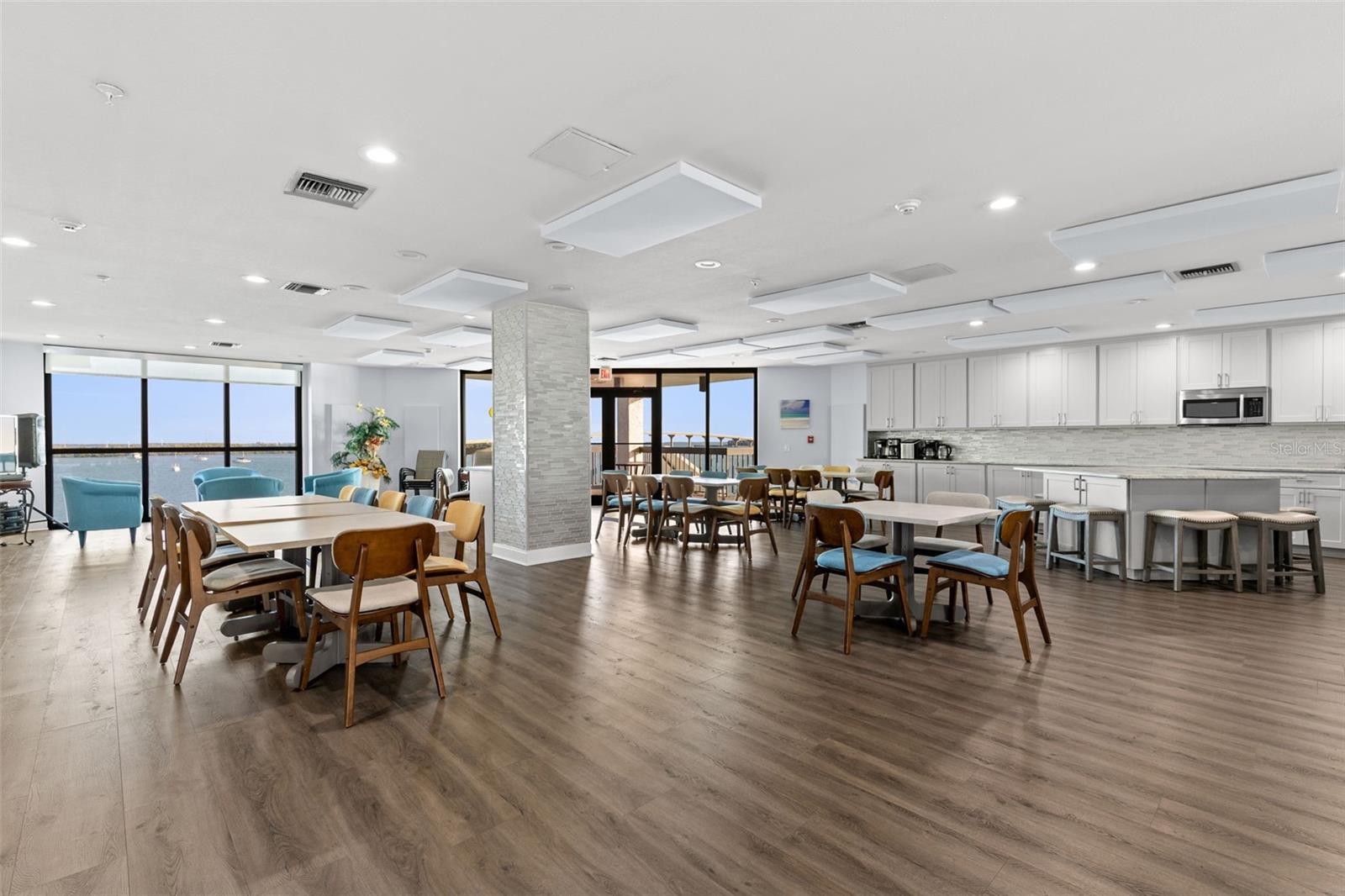 Image 36 of 52 For 6287 Bahia Del Mar Circle 407