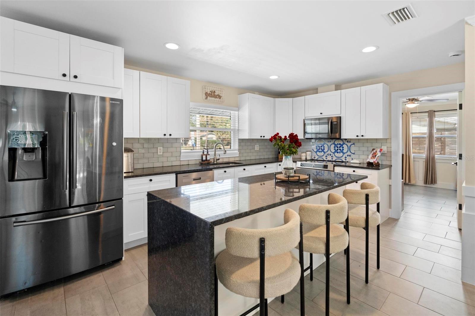 Listing photo id 10 for 8412 Lopez Drive