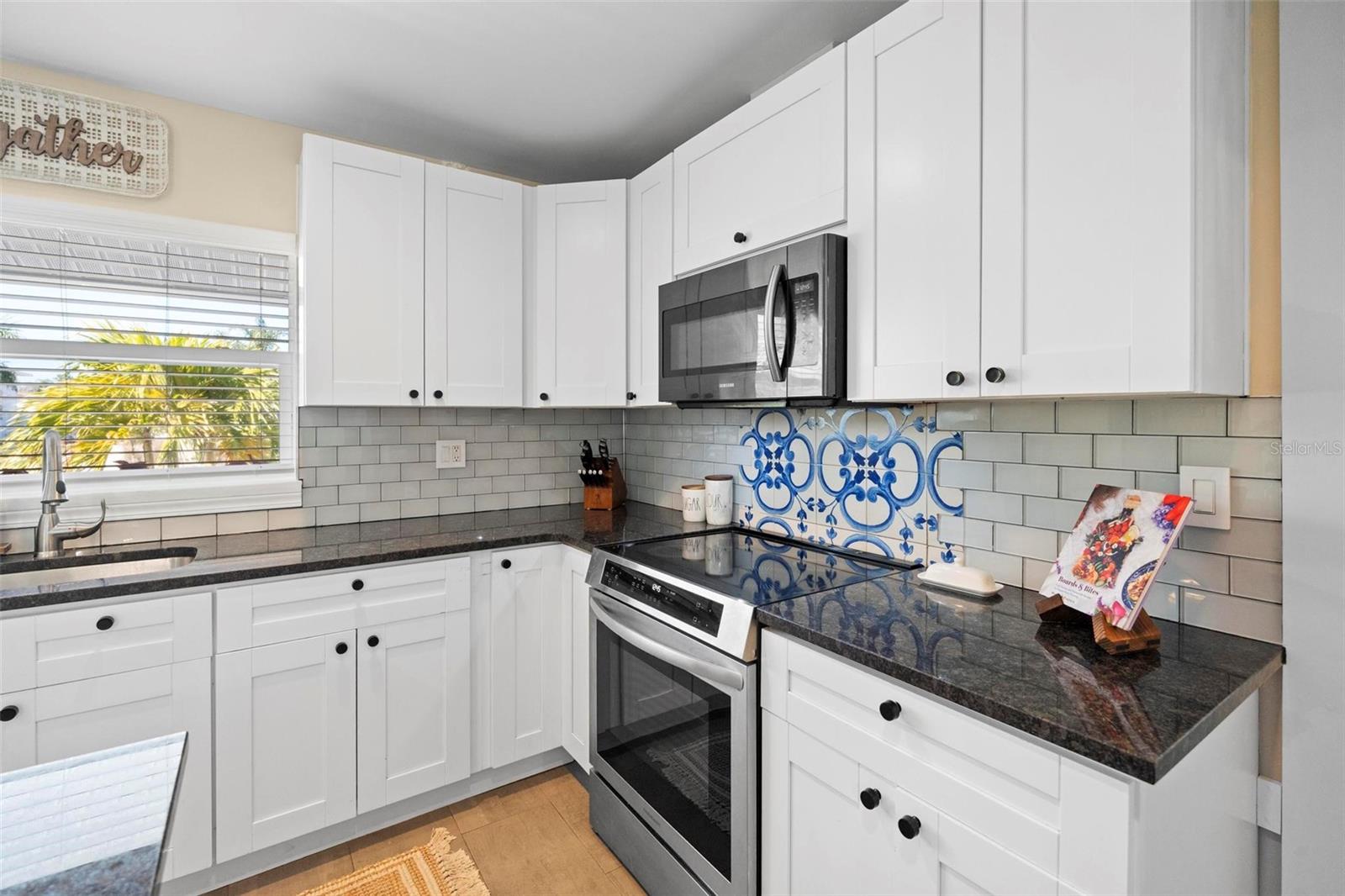 Listing photo id 13 for 8412 Lopez Drive