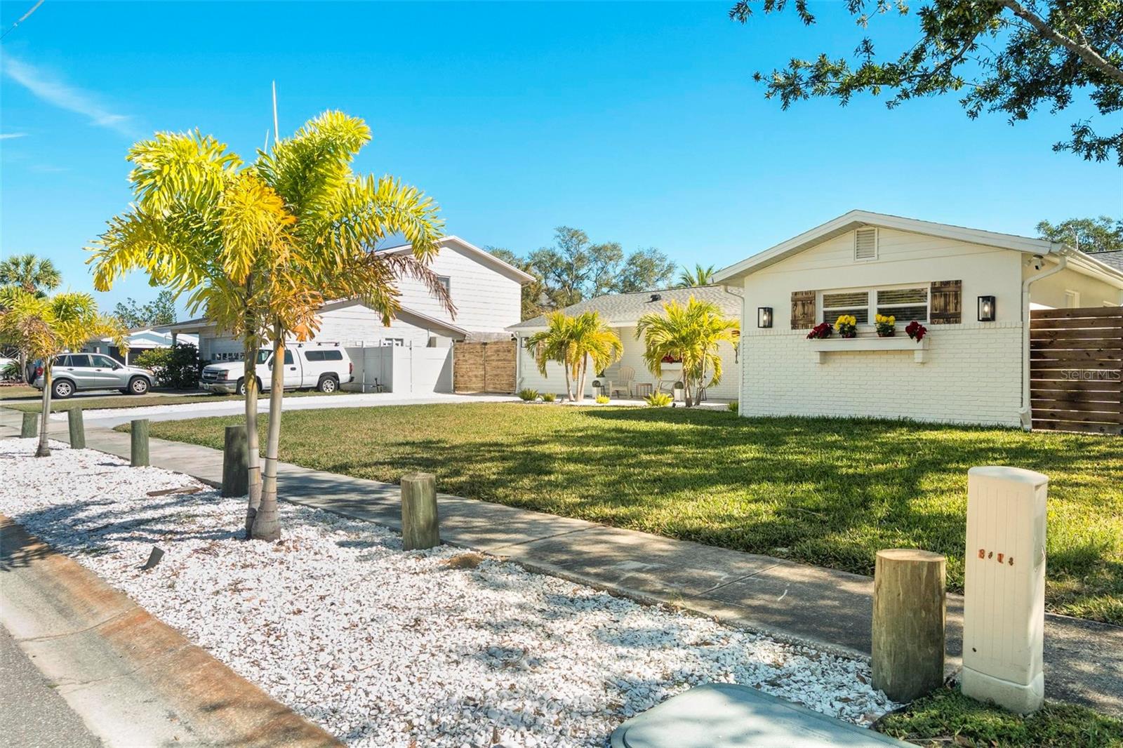 Listing photo id 1 for 8412 Lopez Drive