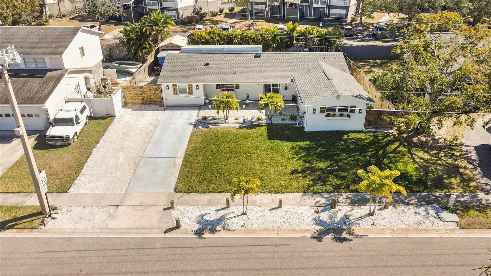 Listing photo id 3 for 8412 Lopez Drive