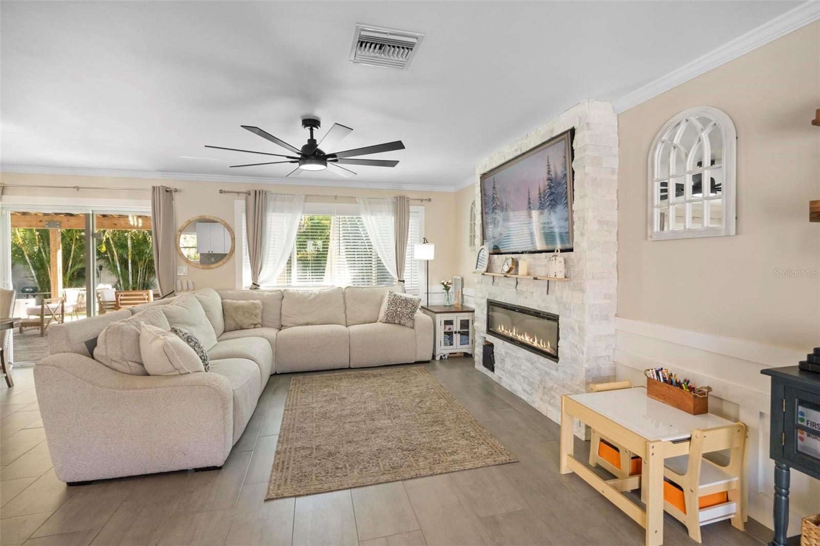 Listing photo id 7 for 8412 Lopez Drive