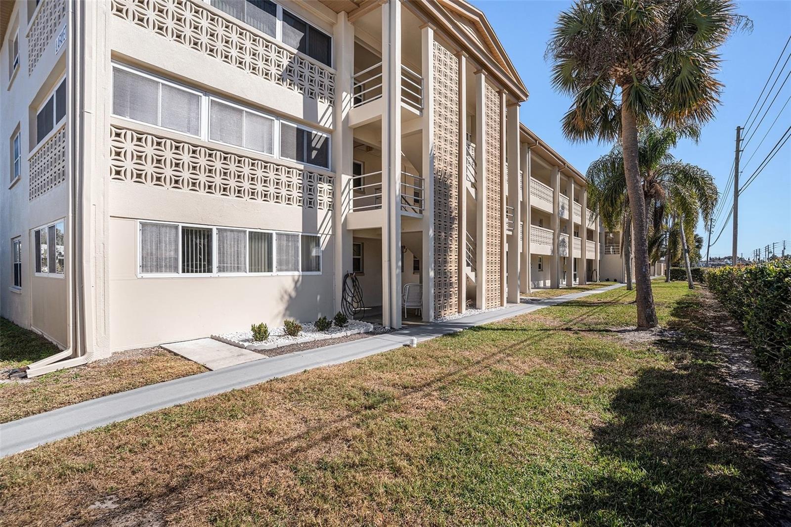 Image 4 of 9 For 4455 Duhme Road 304