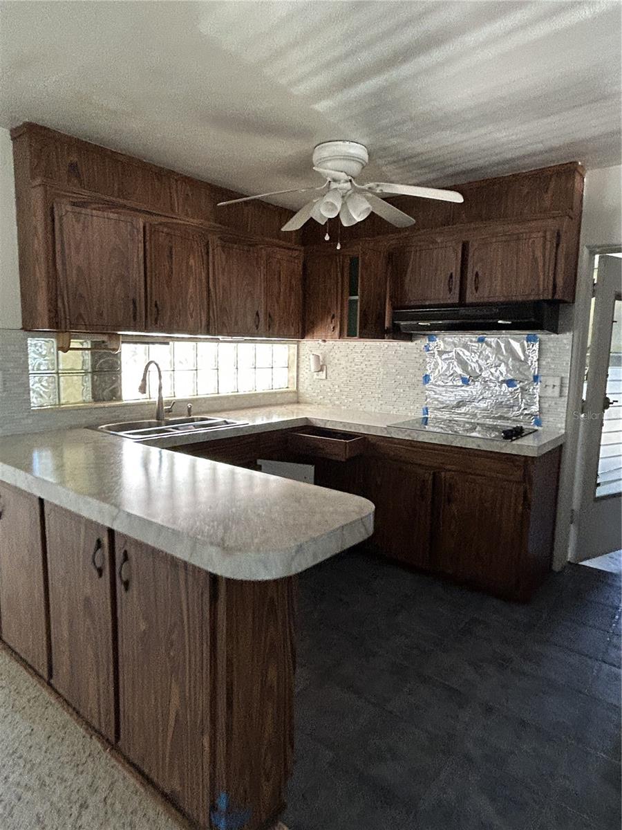 Image 11 of 35 For 6116 52nd Avenue N