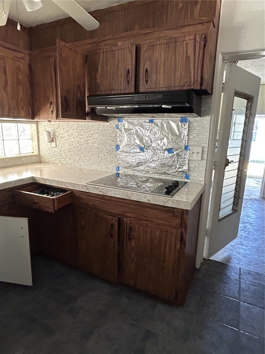 Image 13 of 35 For 6116 52nd Avenue N