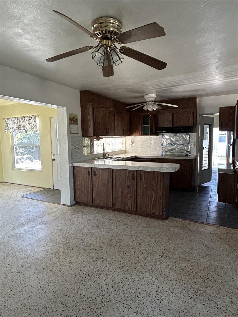 Image 14 of 35 For 6116 52nd Avenue N