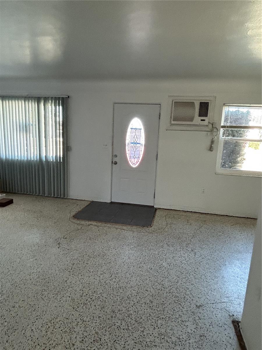 Image 4 of 35 For 6116 52nd Avenue N