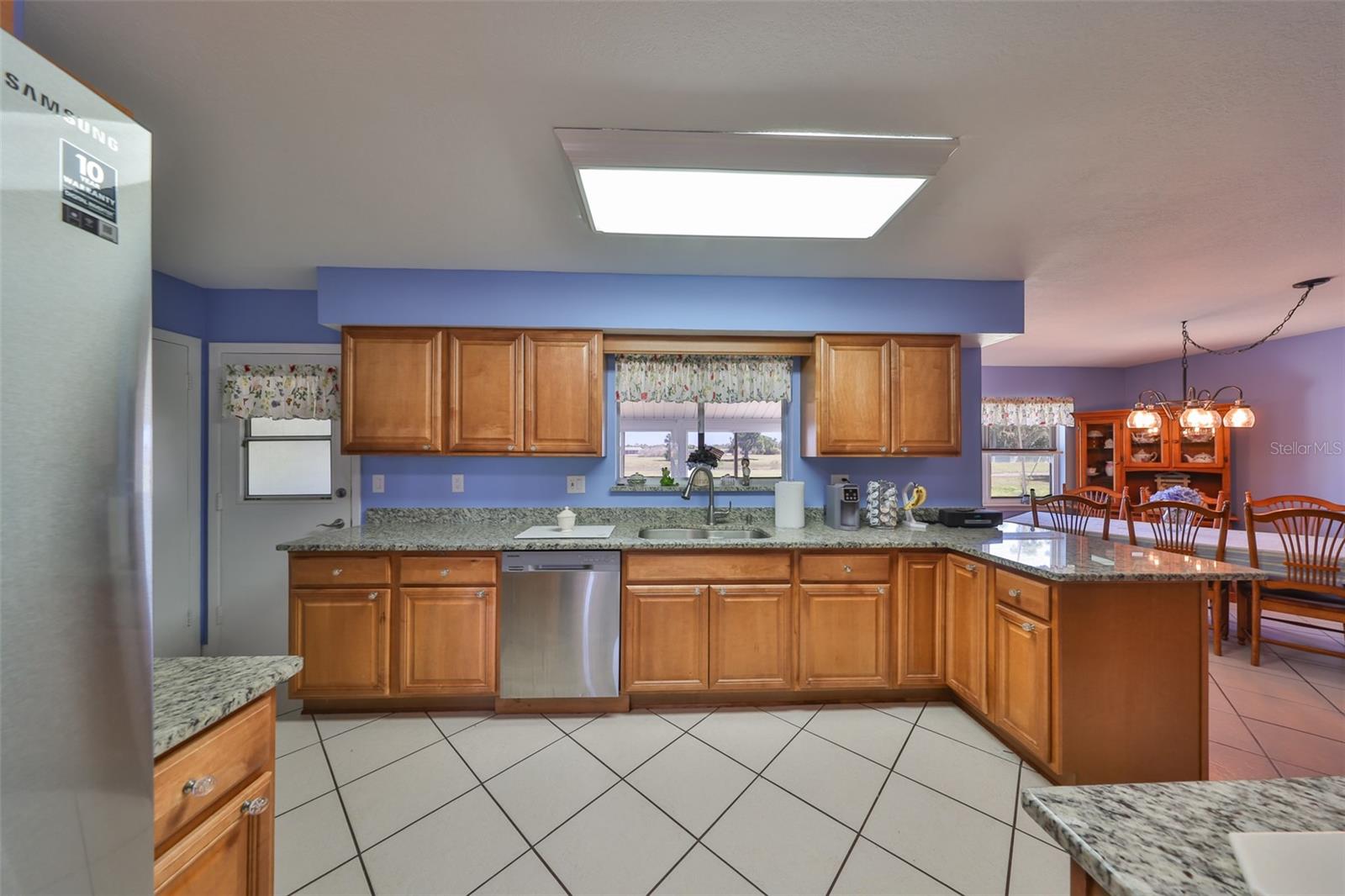 Image 11 of 52 For 607 Fox Hills Drive