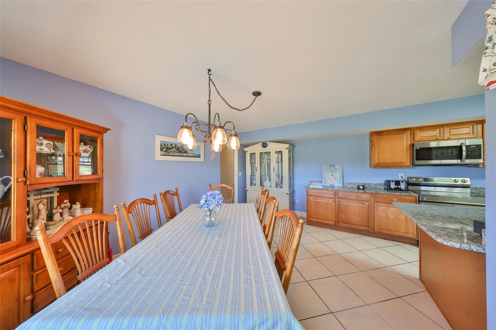 Image 16 of 52 For 607 Fox Hills Drive