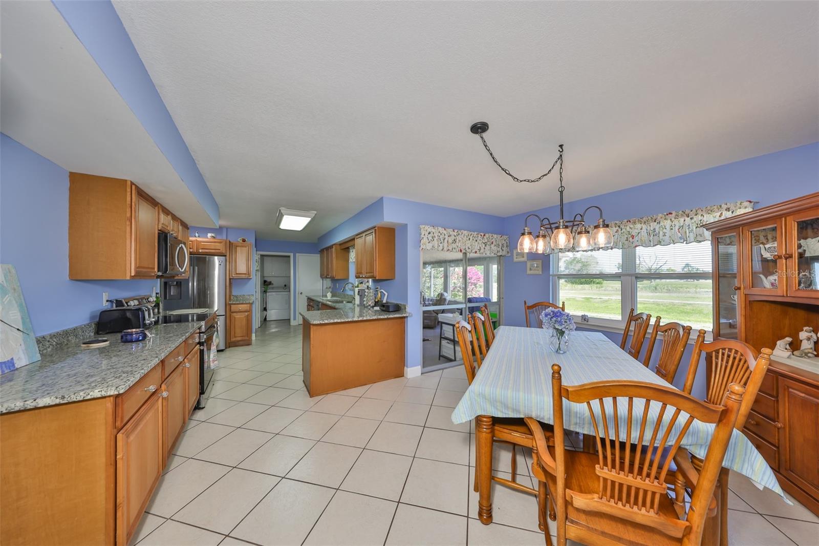 Image 18 of 52 For 607 Fox Hills Drive