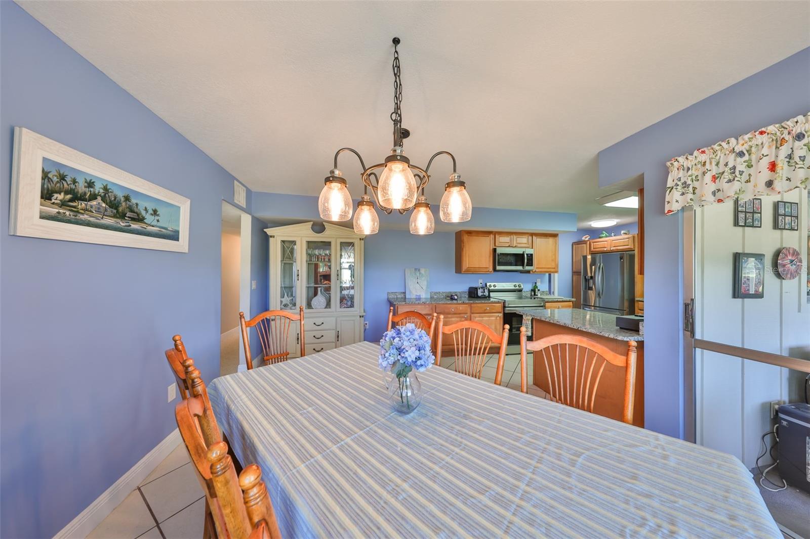 Image 19 of 52 For 607 Fox Hills Drive