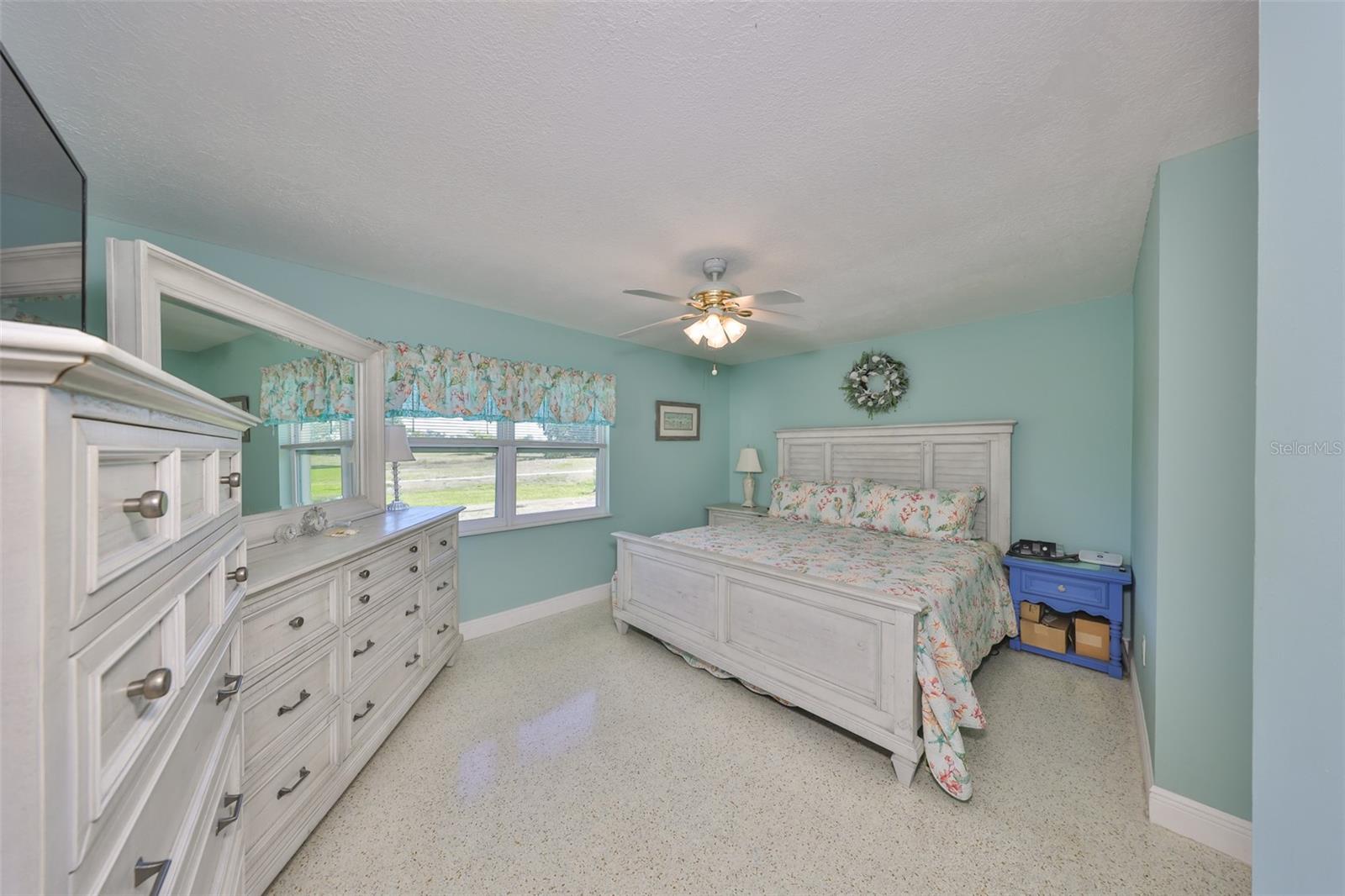 Image 20 of 52 For 607 Fox Hills Drive