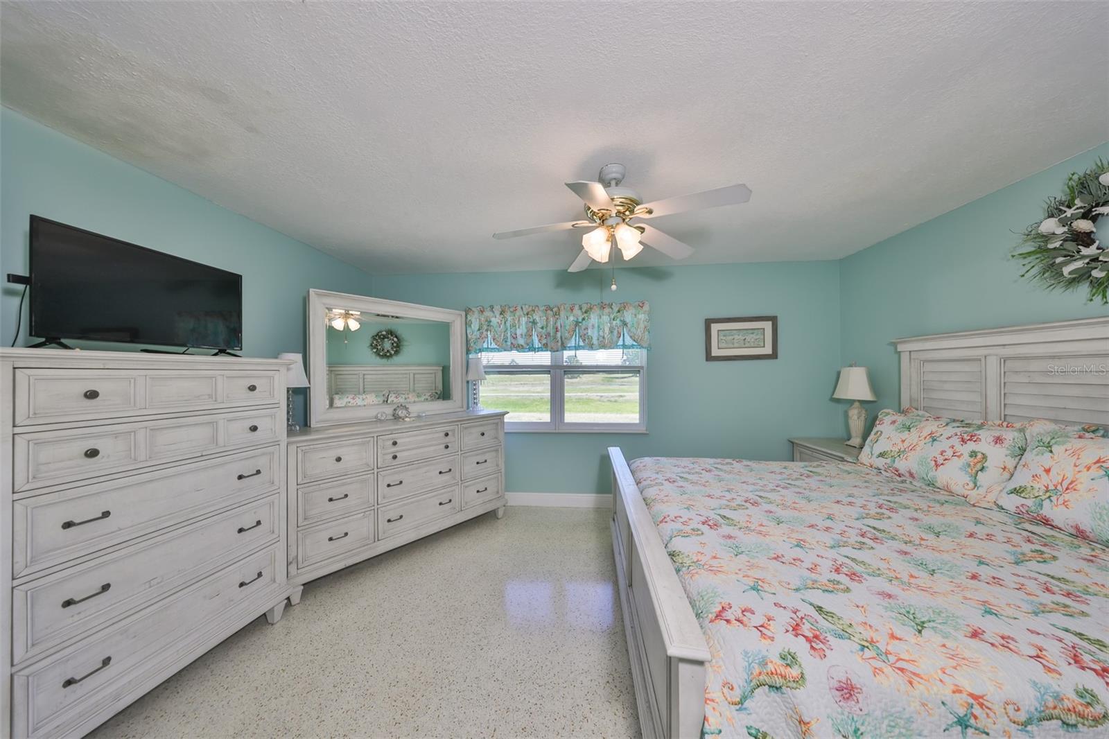 Image 21 of 52 For 607 Fox Hills Drive