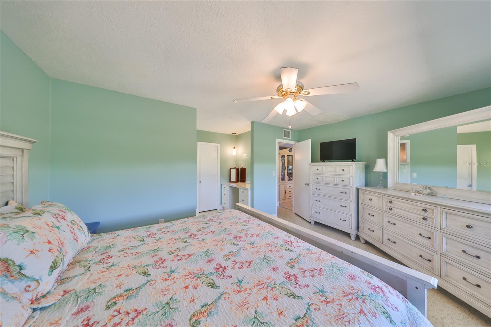 Image 22 of 52 For 607 Fox Hills Drive