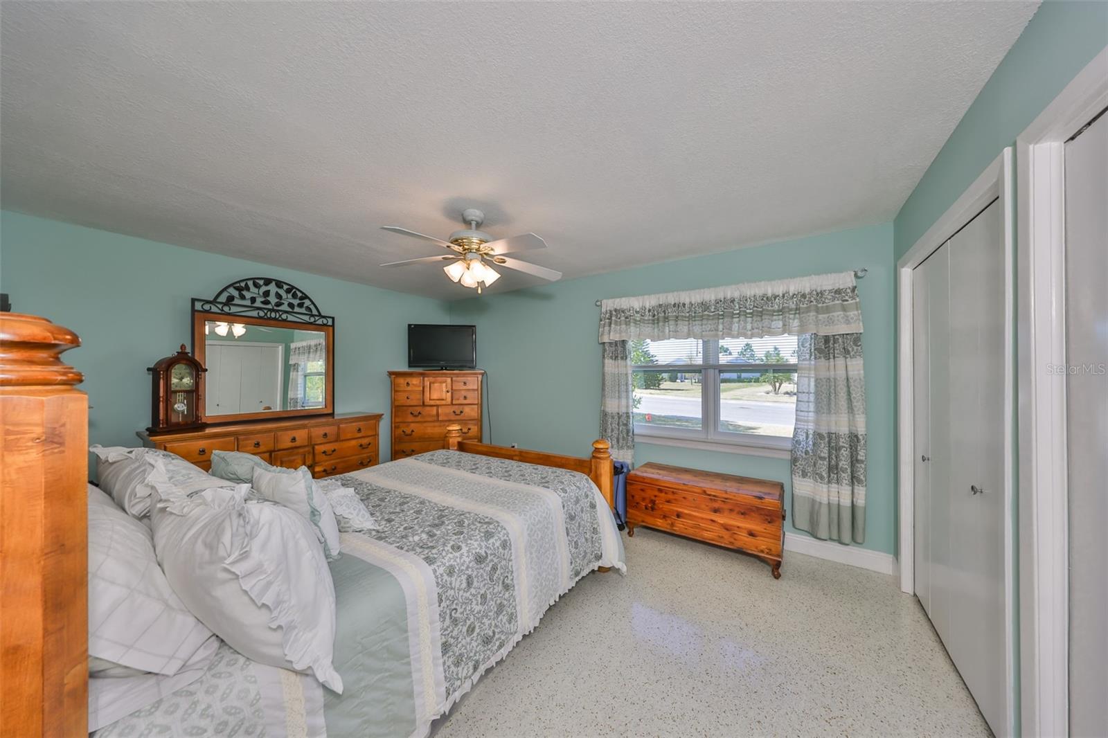 Image 26 of 52 For 607 Fox Hills Drive