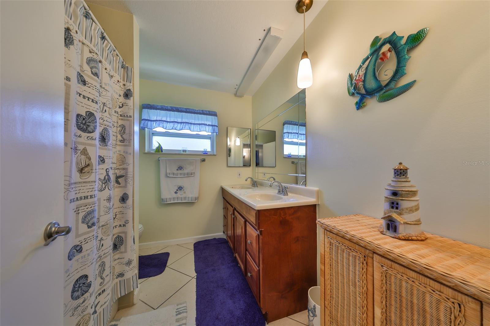 Image 29 of 52 For 607 Fox Hills Drive