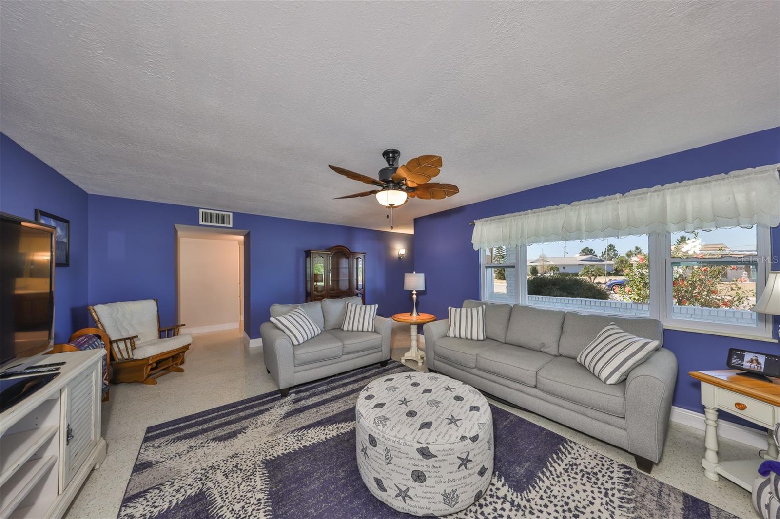 Image 8 of 52 For 607 Fox Hills Drive